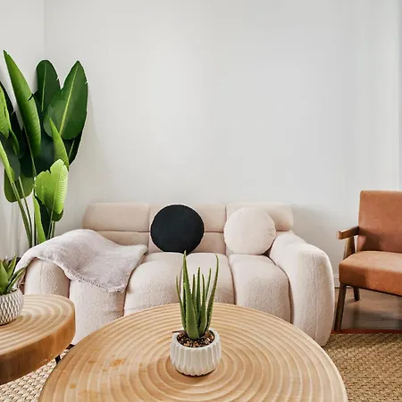 1290-10 New Renovated 2 Bedrooms In Ues